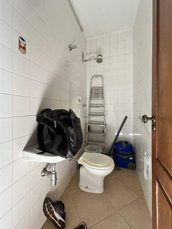 Casa Residencial para aluguel no bairro Vila Claudia: WC área de serviço 