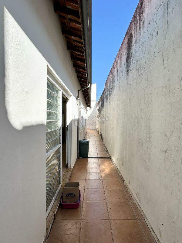 Casa Residencial para aluguel no bairro Vila Claudia: Corredor 
