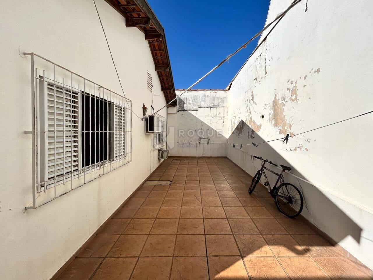 Casa Residencial para aluguel no bairro Vila Claudia: Fundo