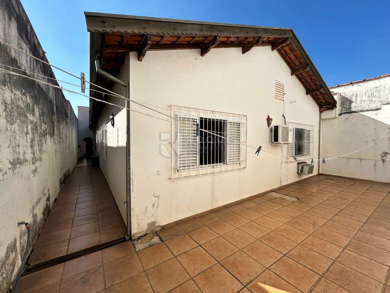 Casa Residencial para aluguel no bairro Vila Claudia: Fundo