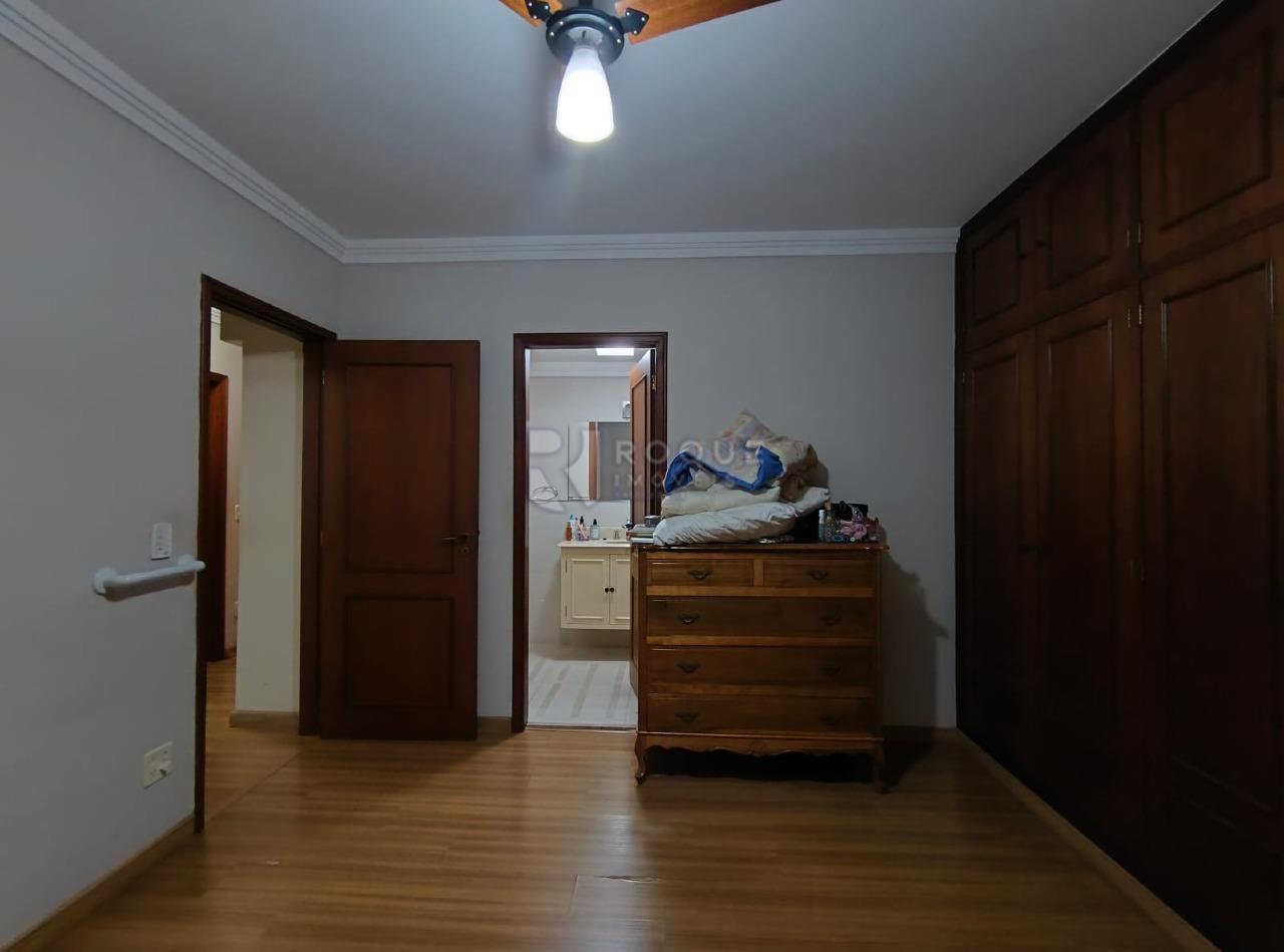 Apartamento para aluguel no bairro Centro: Dormitório 03 suíte