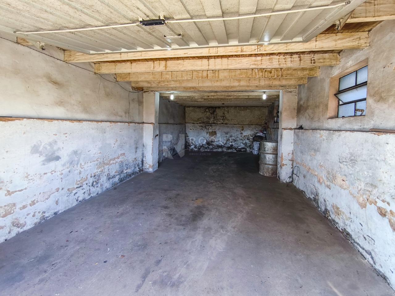 Casa Residencial à venda no bairro Vila Camargo: GARAGEM