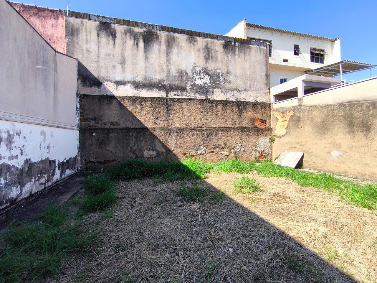 Casa Residencial à venda no bairro Vila Camargo: QUINTAL