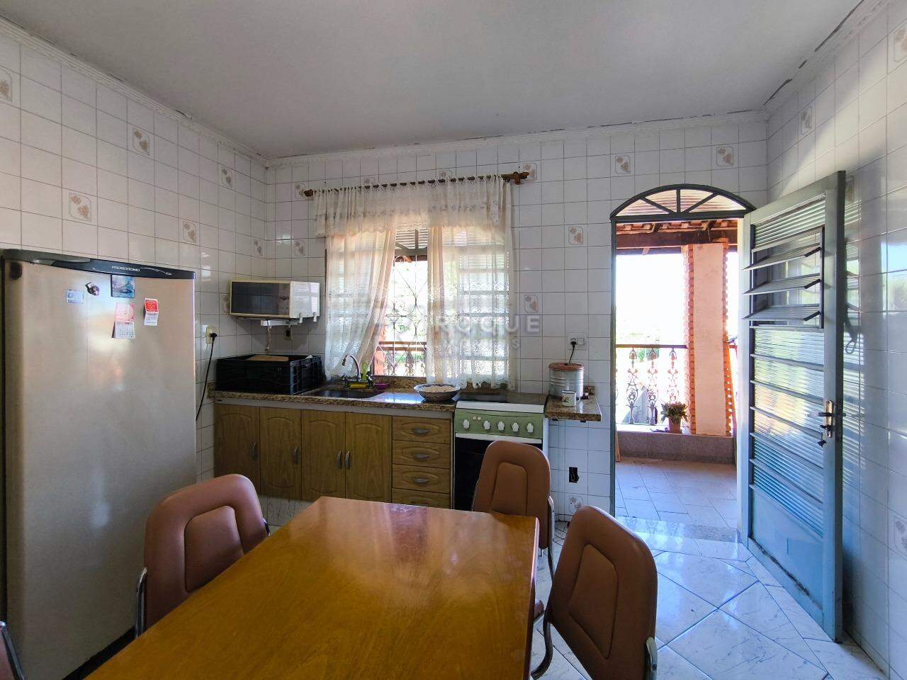 Casa com salão à venda no bairro Jardim Caieira: COZINHA