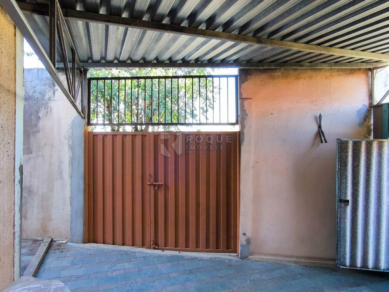 Casa com salão à venda no bairro Jardim Caieira: GARAGEM