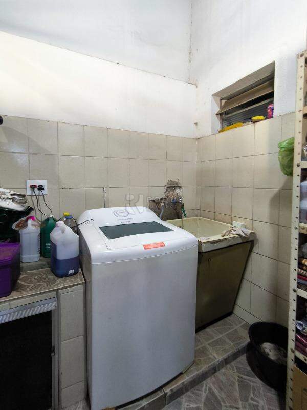 Casa com salão à venda no bairro Jardim Caieira: LAVANDERIA EDÍCULA