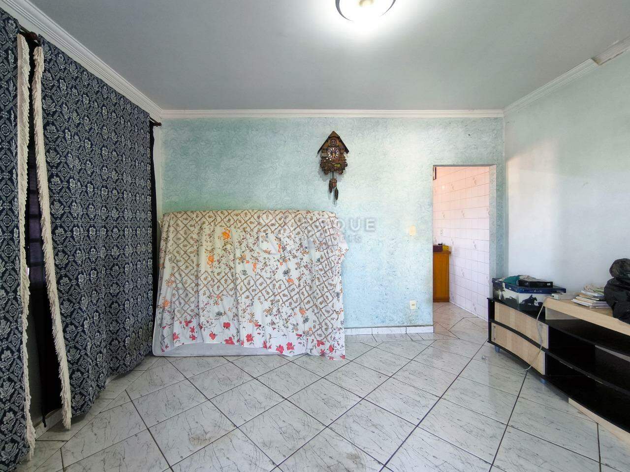 Casa com salão à venda no bairro Jardim Caieira: SALA DE ESTAR