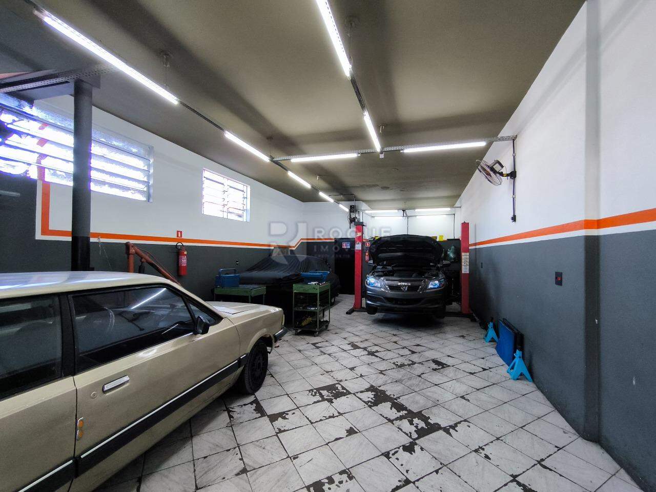 Casa com salão à venda no bairro Jardim Caieira: SALÃO COMERCIAL