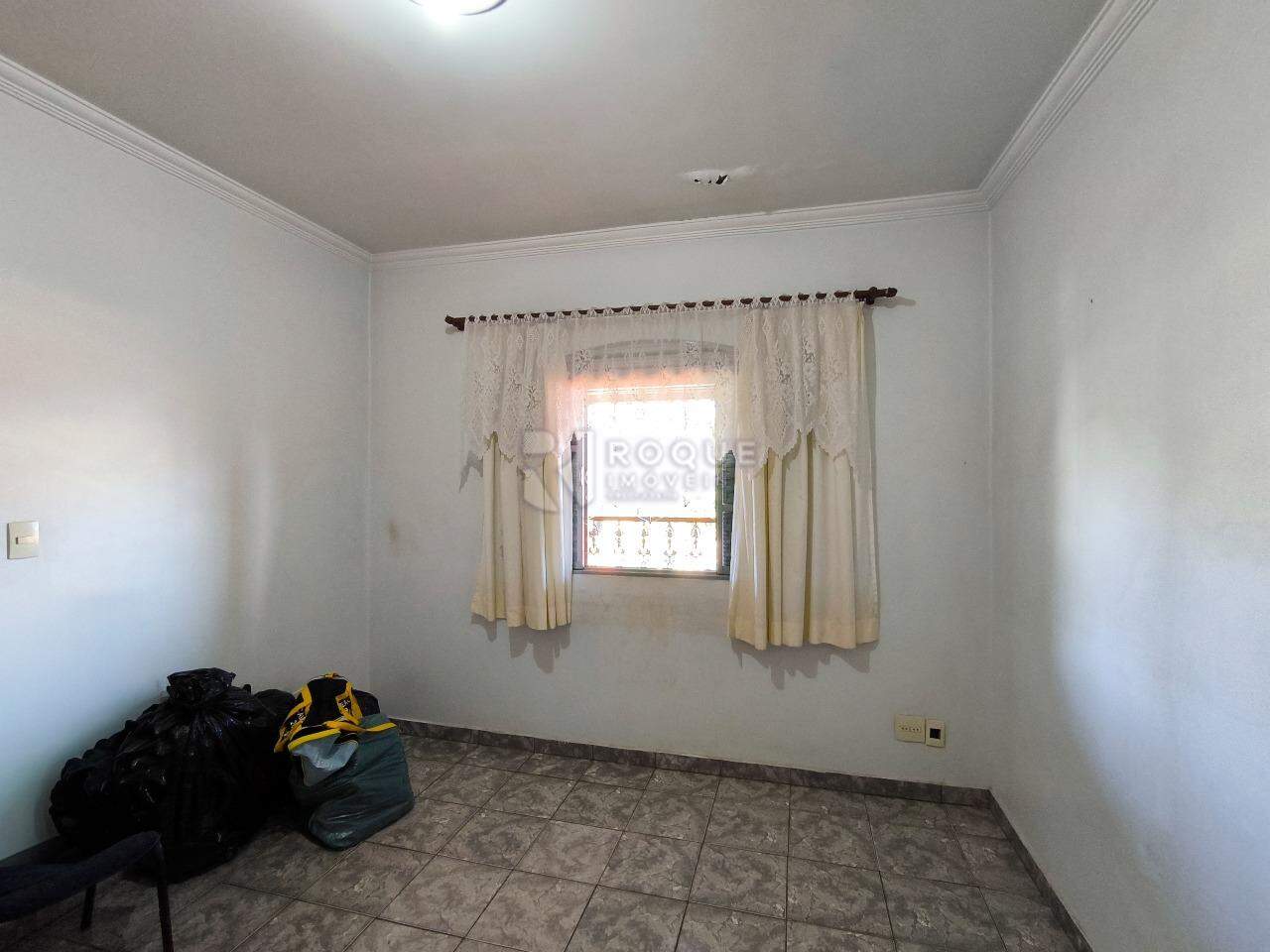 Casa com salão à venda no bairro Jardim Caieira: DORMITÓRIO 1