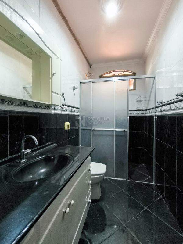 Casa com salão à venda no bairro Jardim Caieira: BANHEIRO SOCIAL