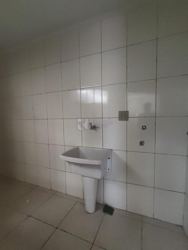Casa Comercial para aluguel no bairro Jardim Piratininga: Lavanderia