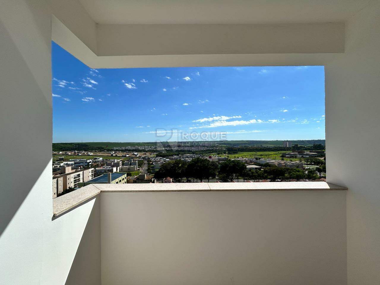 Apartamento para aluguel no bairro Chácaras Antonieta: Sacada