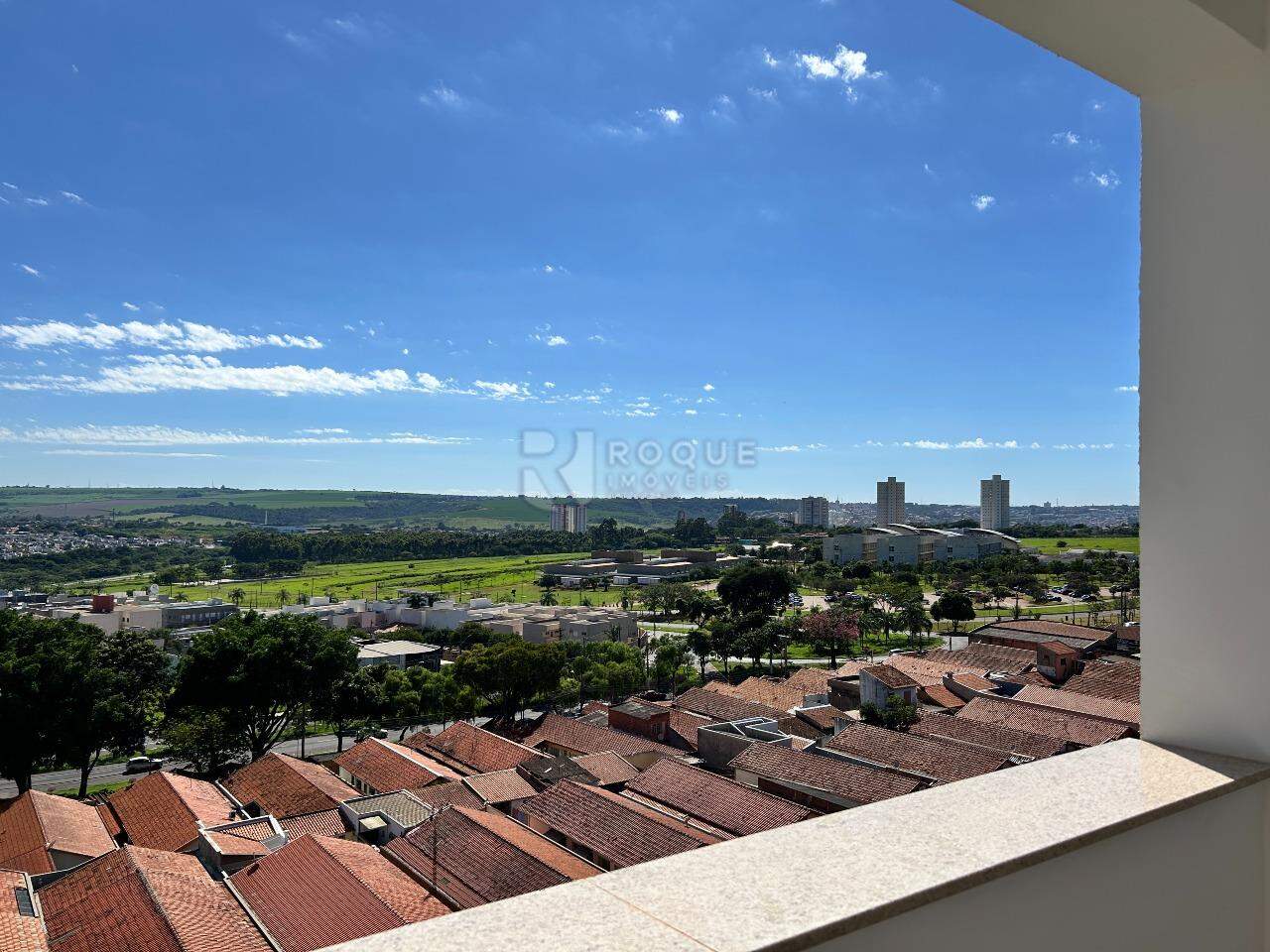 Apartamento para aluguel no bairro Chácaras Antonieta: Sacada