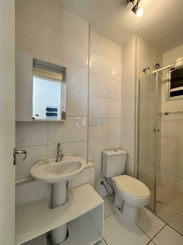Apartamento para aluguel no bairro Chácaras Antonieta: WC social 