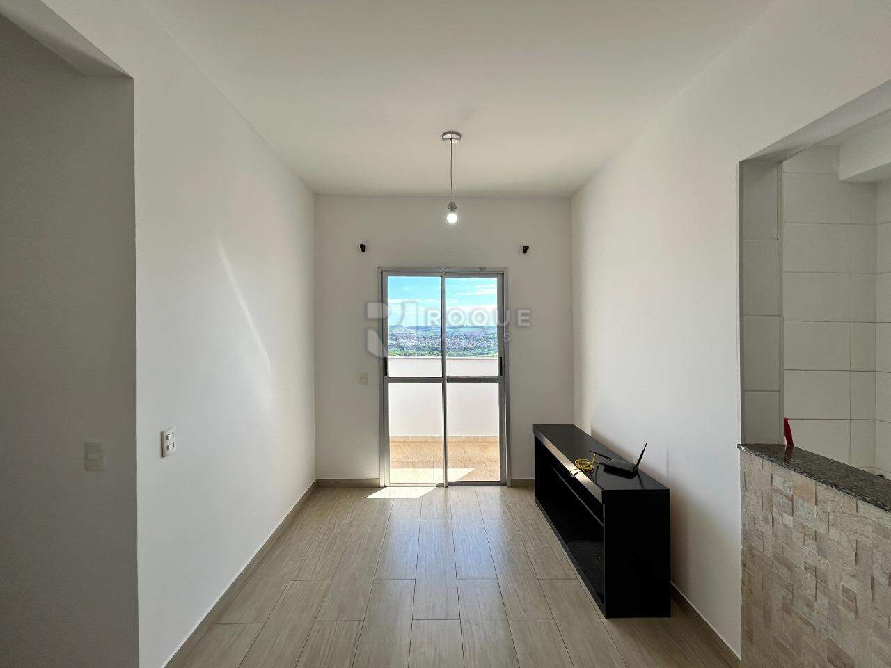 Apartamento para aluguel no bairro Chácaras Antonieta: Sala 