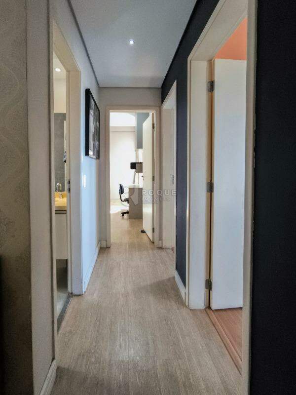 Apartamento à venda no bairro Desmembramento Oscar Antonio Breda: CORREDOR INTERNO