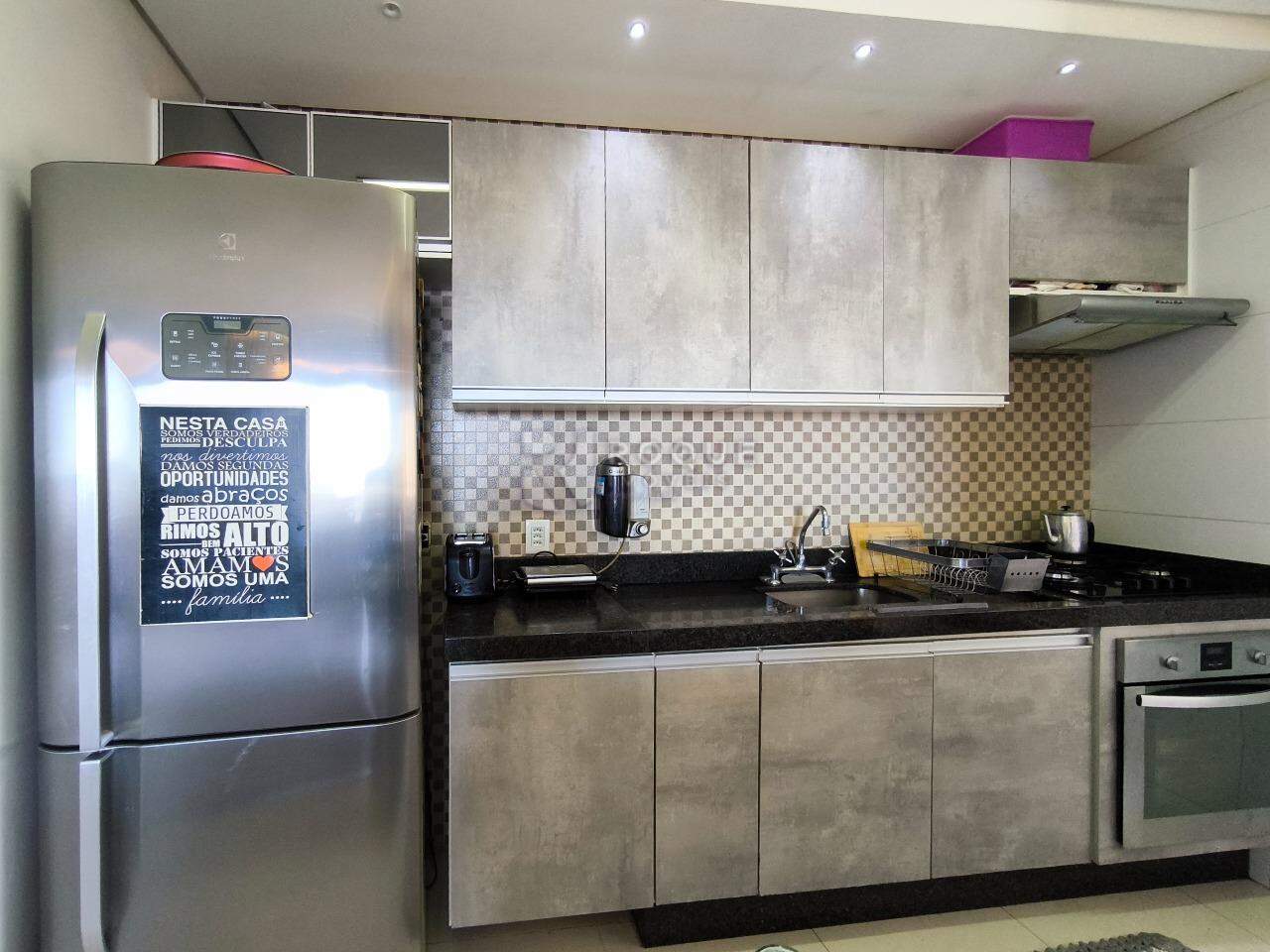 Apartamento à venda no bairro Desmembramento Oscar Antonio Breda: COZINHA