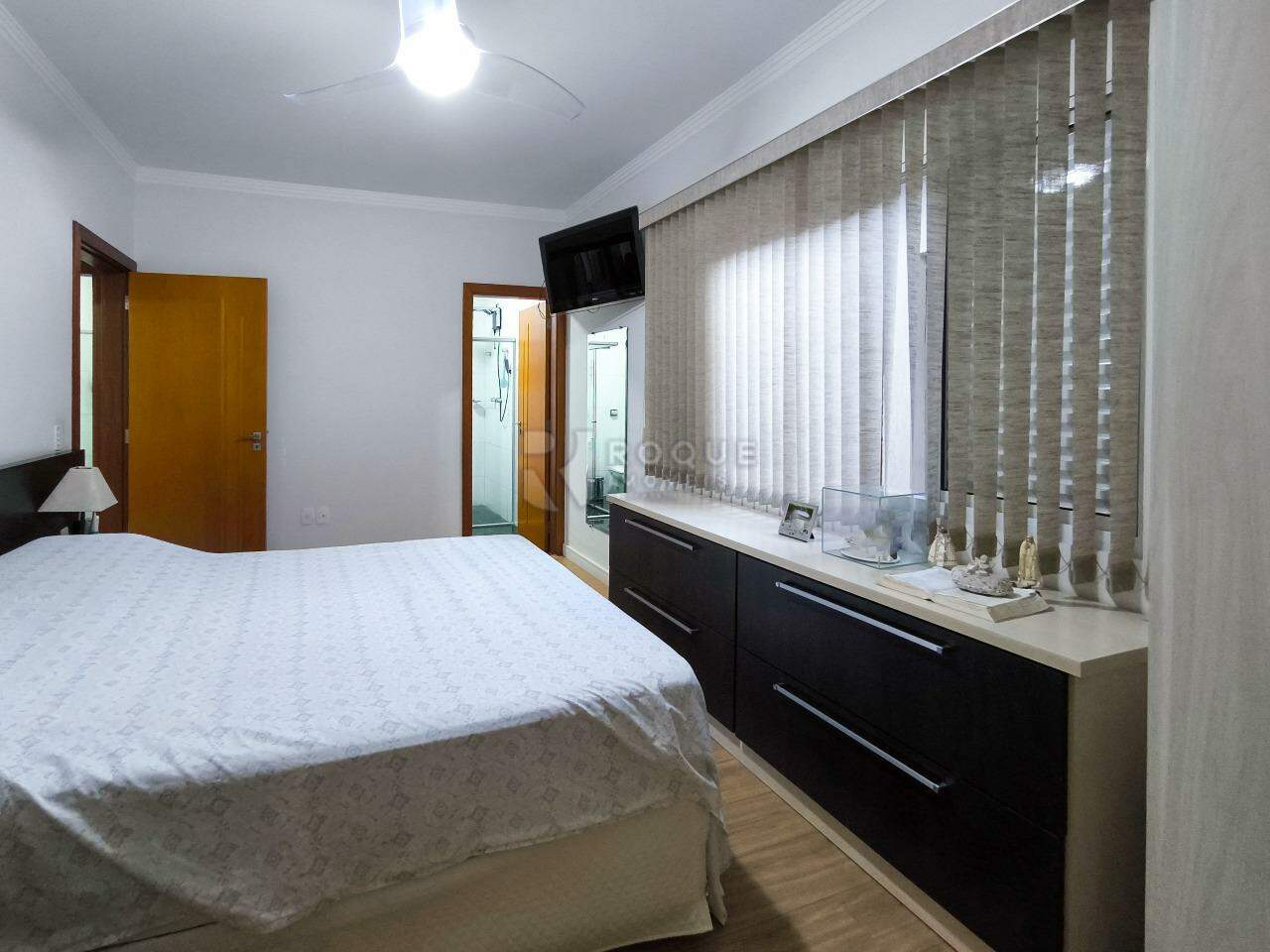 Casa em condomínio à venda no bairro JARDIM PORTO REAL I: SUÍTE