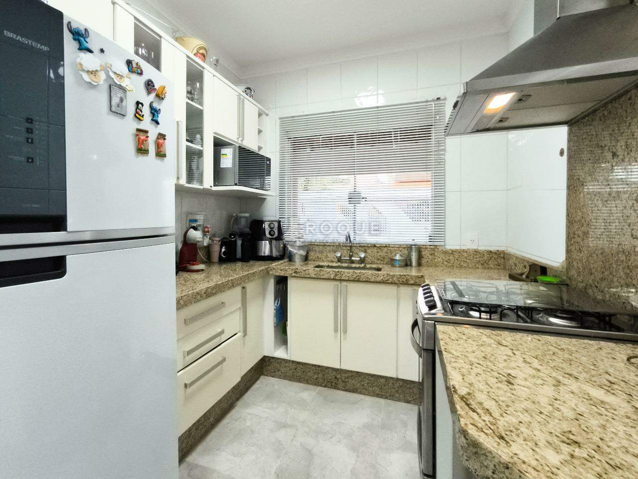 Casa em condomínio à venda no bairro JARDIM PORTO REAL I: COZINHA