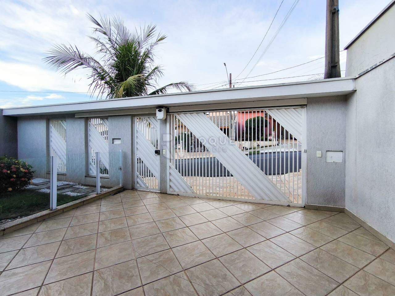 Casa em condomínio à venda no bairro JARDIM PORTO REAL I: PORTÃO AUTOMÁTICO