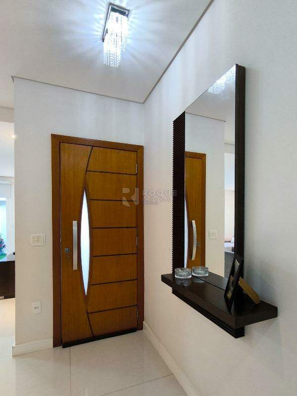 Casa em condomínio à venda no bairro JARDIM PORTO REAL I: HALL DE ENTRADA