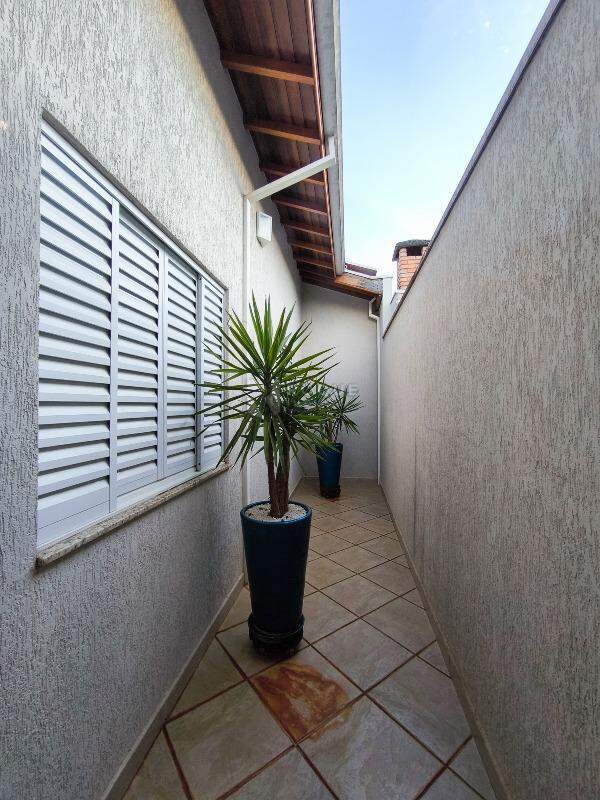 Casa em condomínio à venda no bairro JARDIM PORTO REAL I: ÁREA DE LUZ