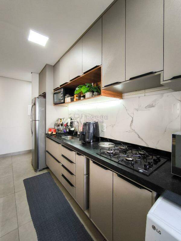 Apartamento à venda no bairro Jardim do Lago: COZINHA