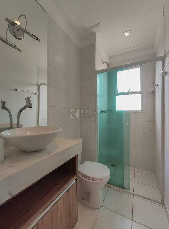 Apartamento à venda no bairro Vila Queiroz: WC social 