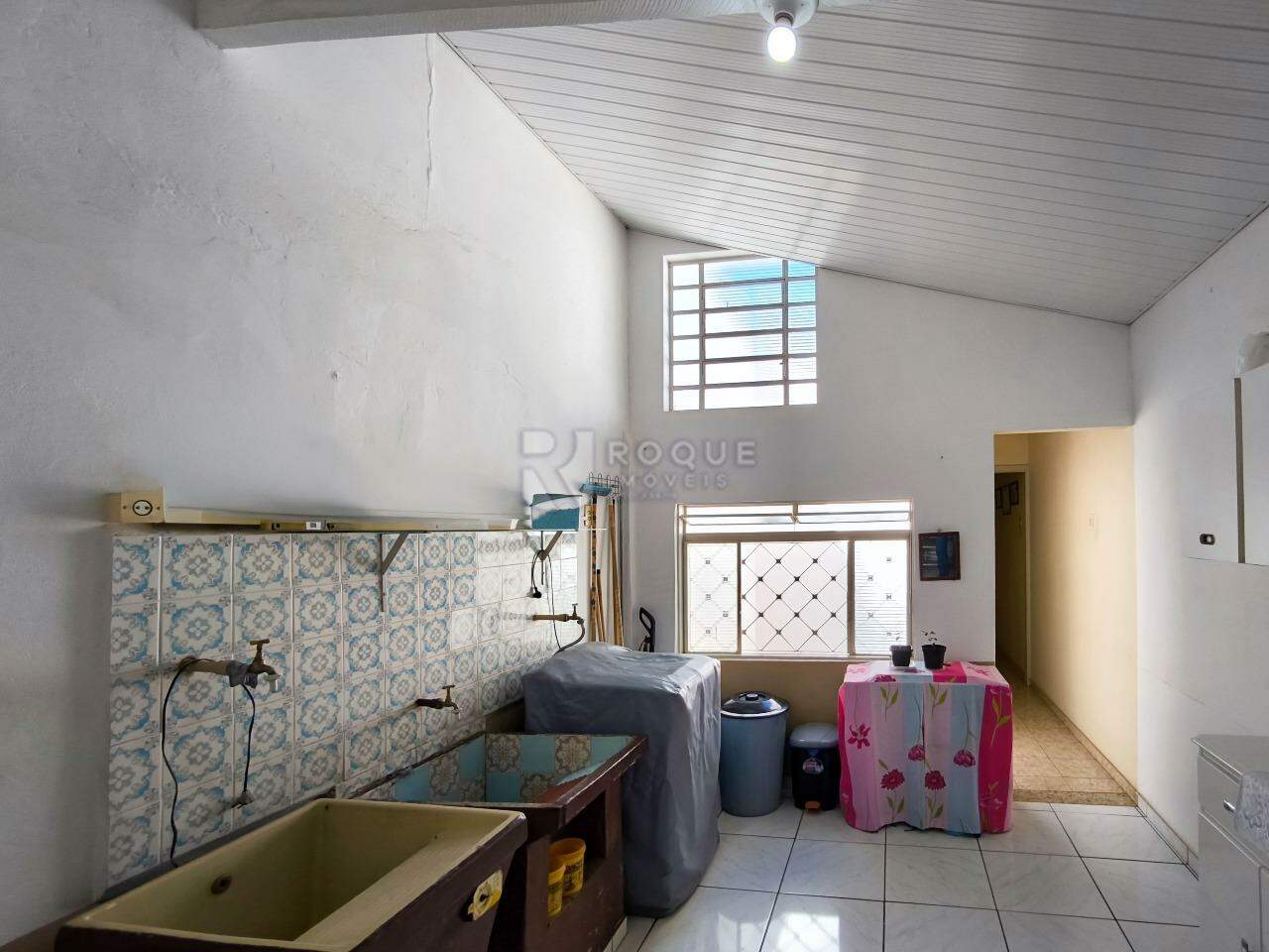 Casa Residencial à venda no bairro Vila Teixeira Marques: ÁREA DE SERVIÇO