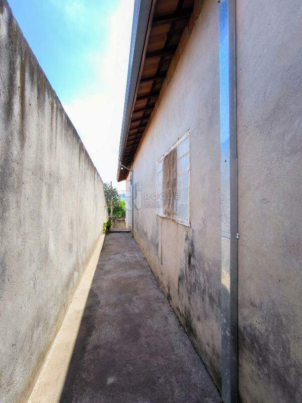 Casa Residencial à venda no bairro Geada: LATERAL EXTERNA