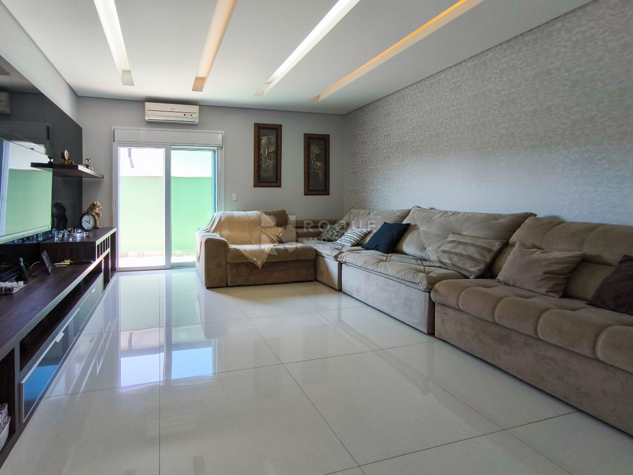 Casa em condomínio à venda no bairro Residencial Margarida de Holstein: SALA DE TV