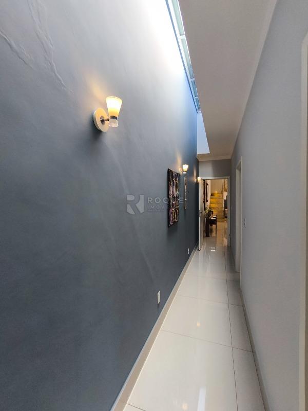 Casa em condomínio à venda no bairro Residencial Margarida de Holstein: CORREDOR INTERNO