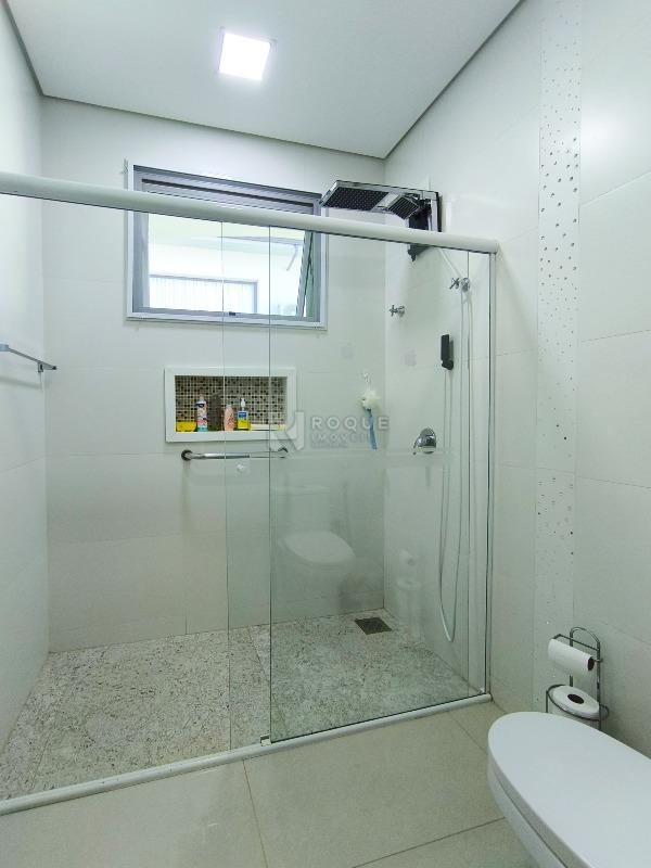 Casa em condomínio à venda no bairro Residencial Margarida de Holstein: WC DEMI SUÍTES