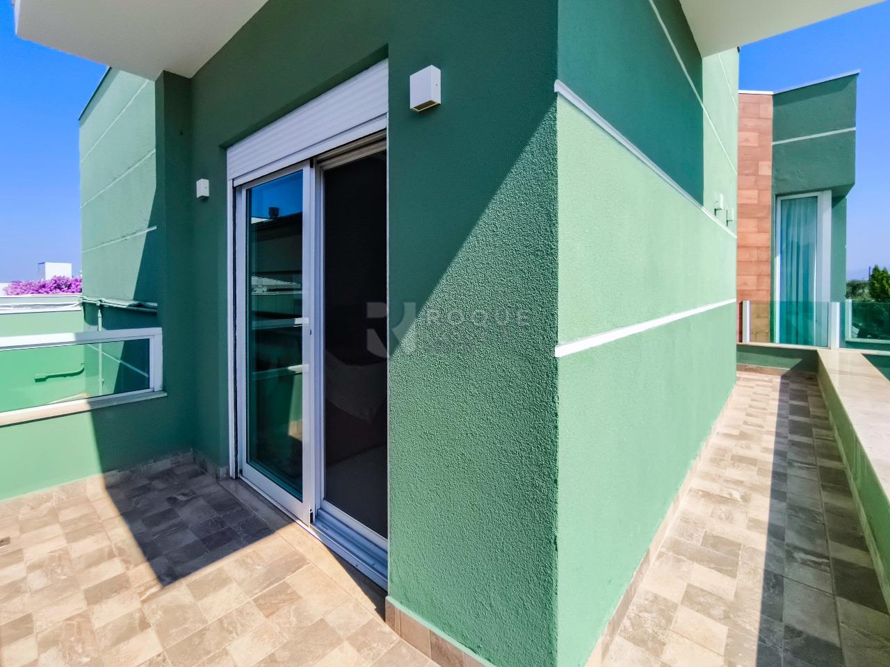 Casa em condomínio à venda no bairro Residencial Margarida de Holstein: SACADA SALA DE TV