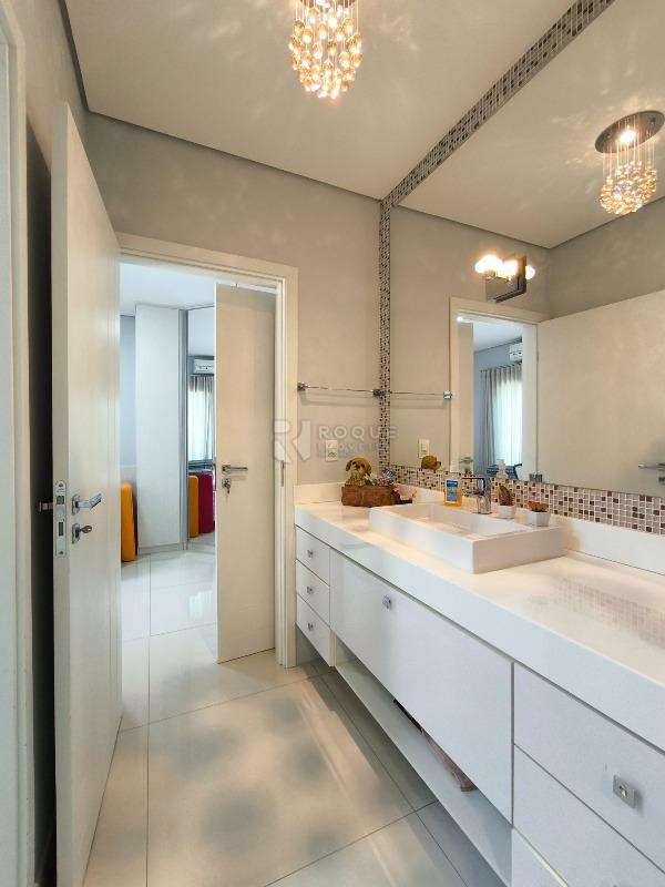 Casa em condomínio à venda no bairro Residencial Margarida de Holstein: WC DEMI SUÍTES