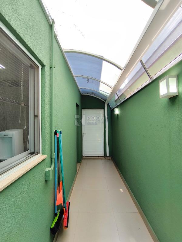 Casa em condomínio à venda no bairro Residencial Margarida de Holstein: ÁREA DE SERVIÇO