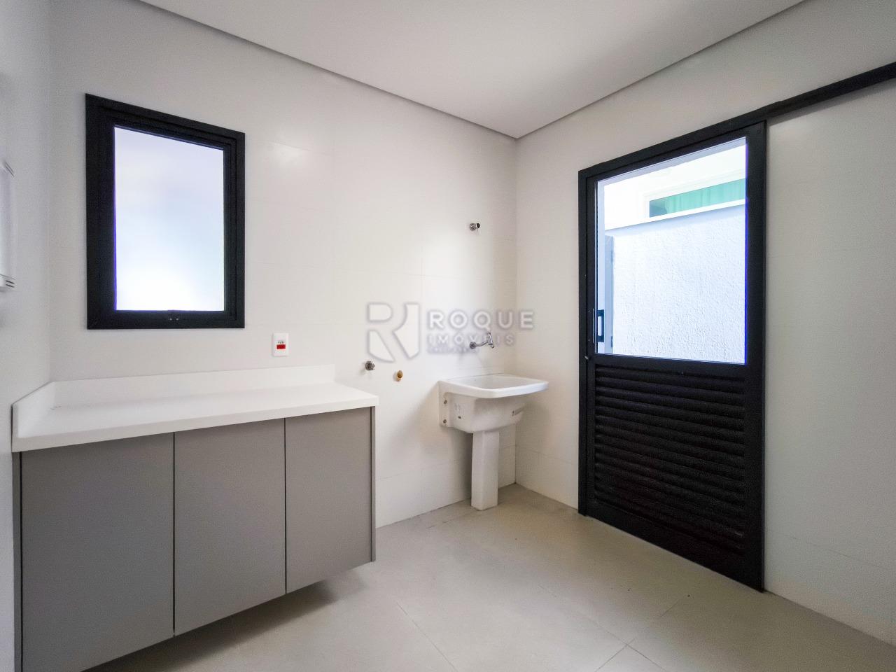 Casa em condomínio à venda no bairro Village Limeira: LAVANDERIA