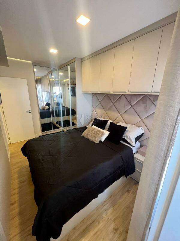 Apartamento à venda no bairro Vila Santa Rosália: SUITE