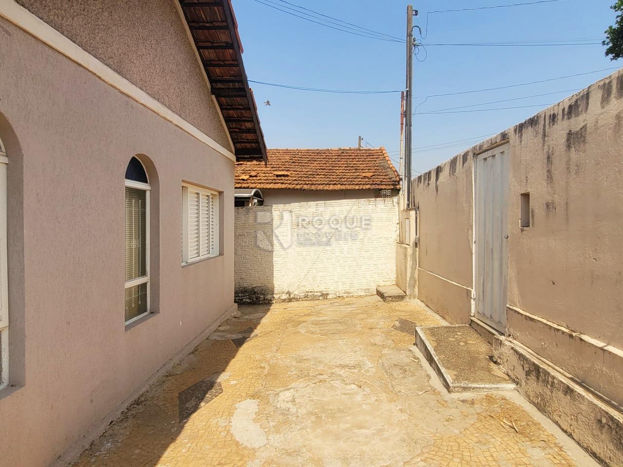 Casa Residencial à venda no bairro Vila Queiroz: Frente