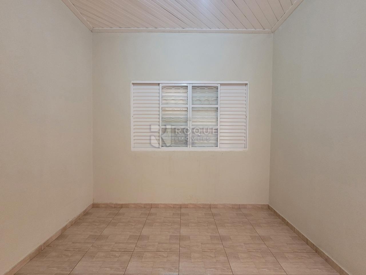 Casa Residencial à venda no bairro Vila Queiroz: Dormitório 01