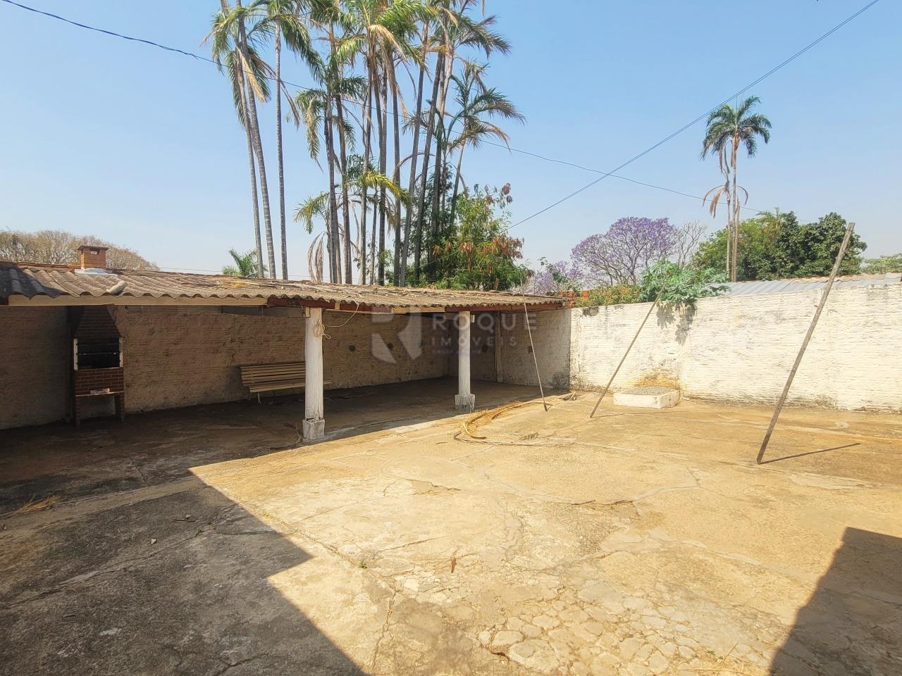 Casa Residencial à venda no bairro Vila Queiroz: Fundos