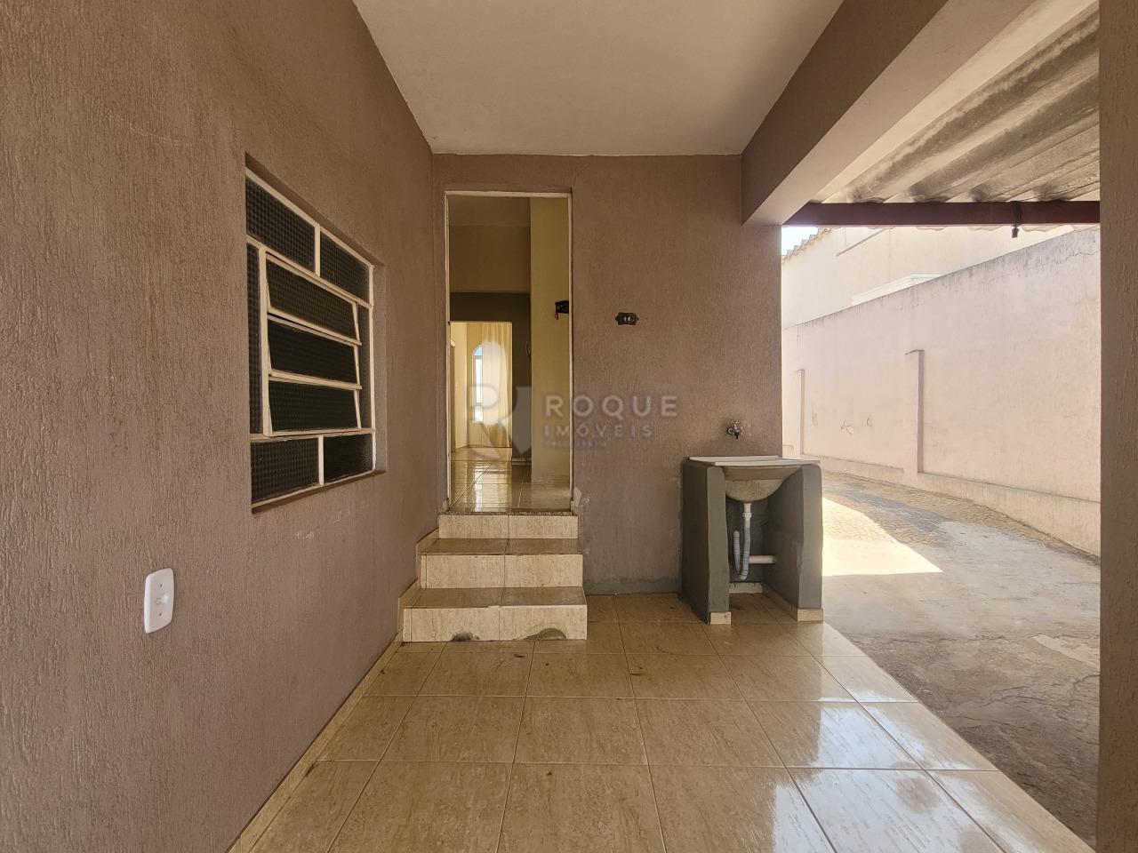 Casa Residencial à venda no bairro Vila Queiroz: Lavanderia