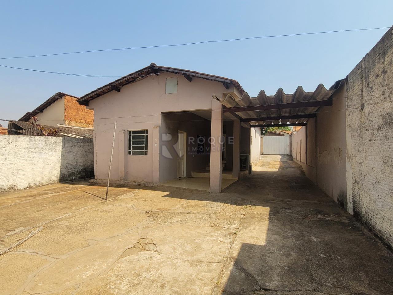 Casa Residencial à venda no bairro Vila Queiroz: Fundos