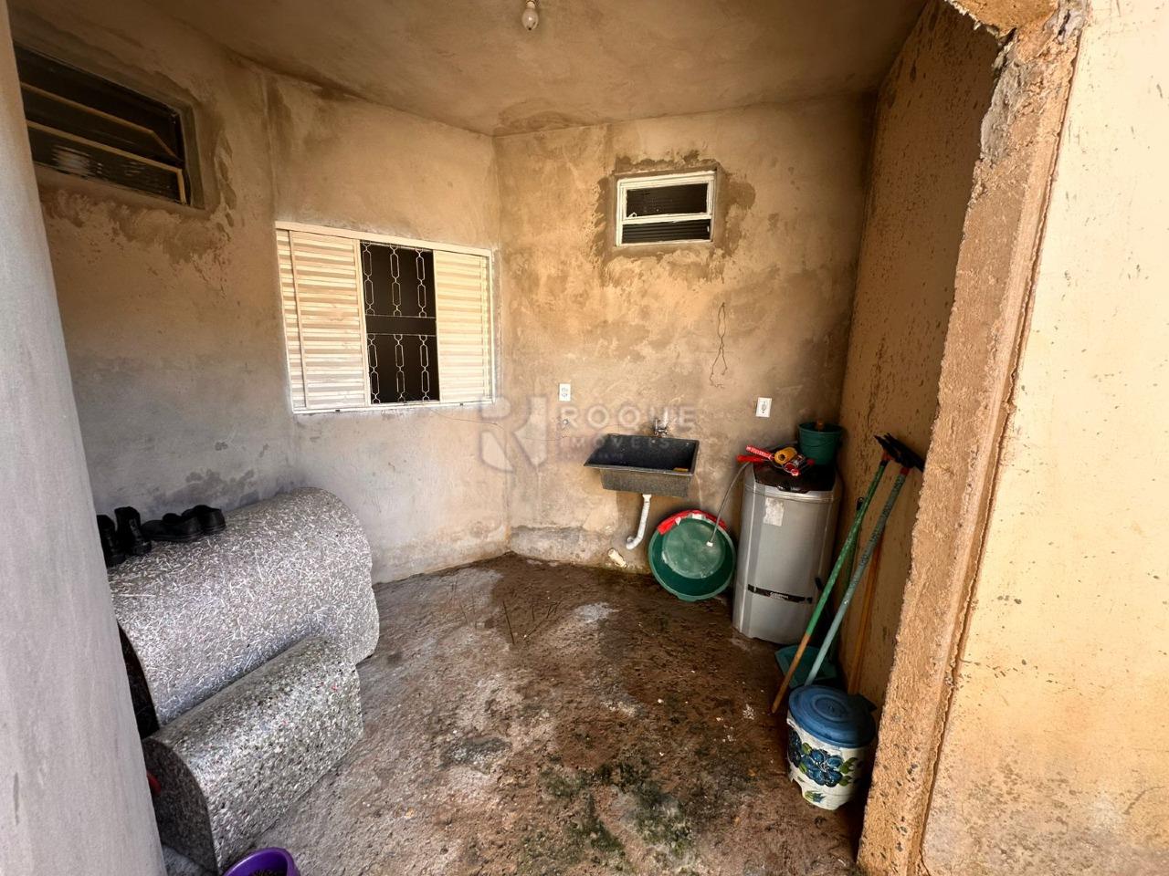 Casa Residencial à venda no bairro Geada: LAVANDERIA CASA FUNDOS 