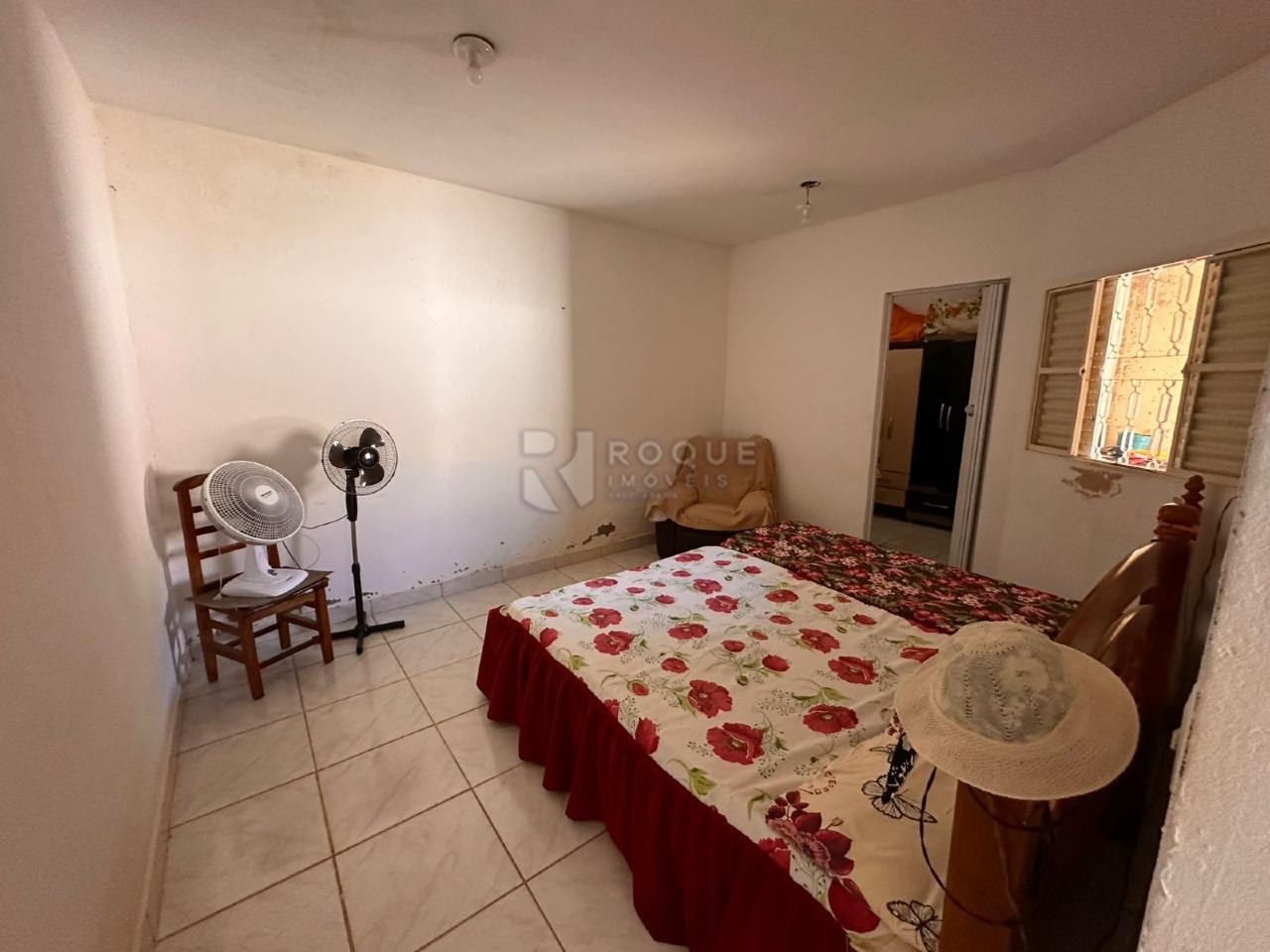 Casa Residencial à venda no bairro Geada: SUITE CASA FUNDOS 