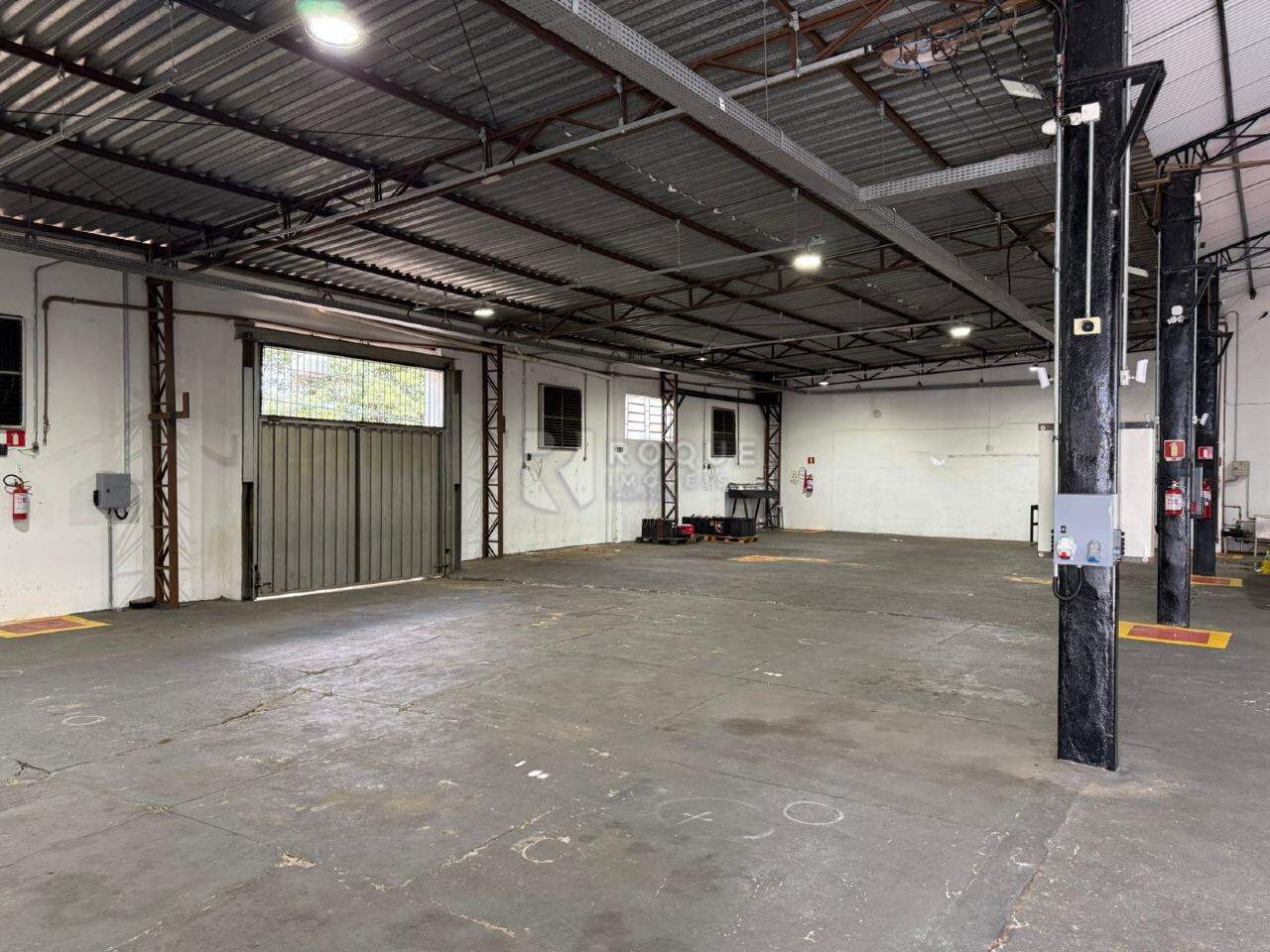 Barracão/Galpão para aluguel no bairro Jardim Esmeralda: Galpão