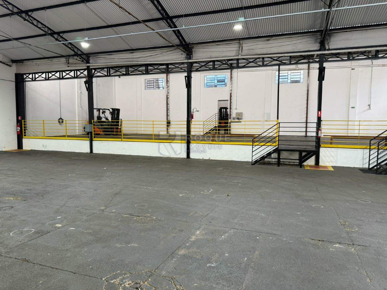 Barracão/Galpão para aluguel no bairro Jardim Esmeralda: Mezanino