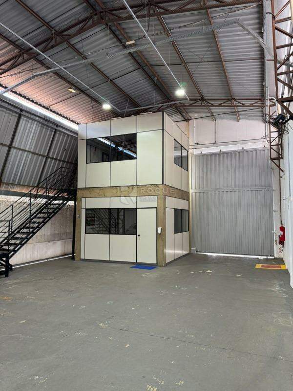 Barracão/Galpão para aluguel no bairro Jardim Esmeralda: Galpão