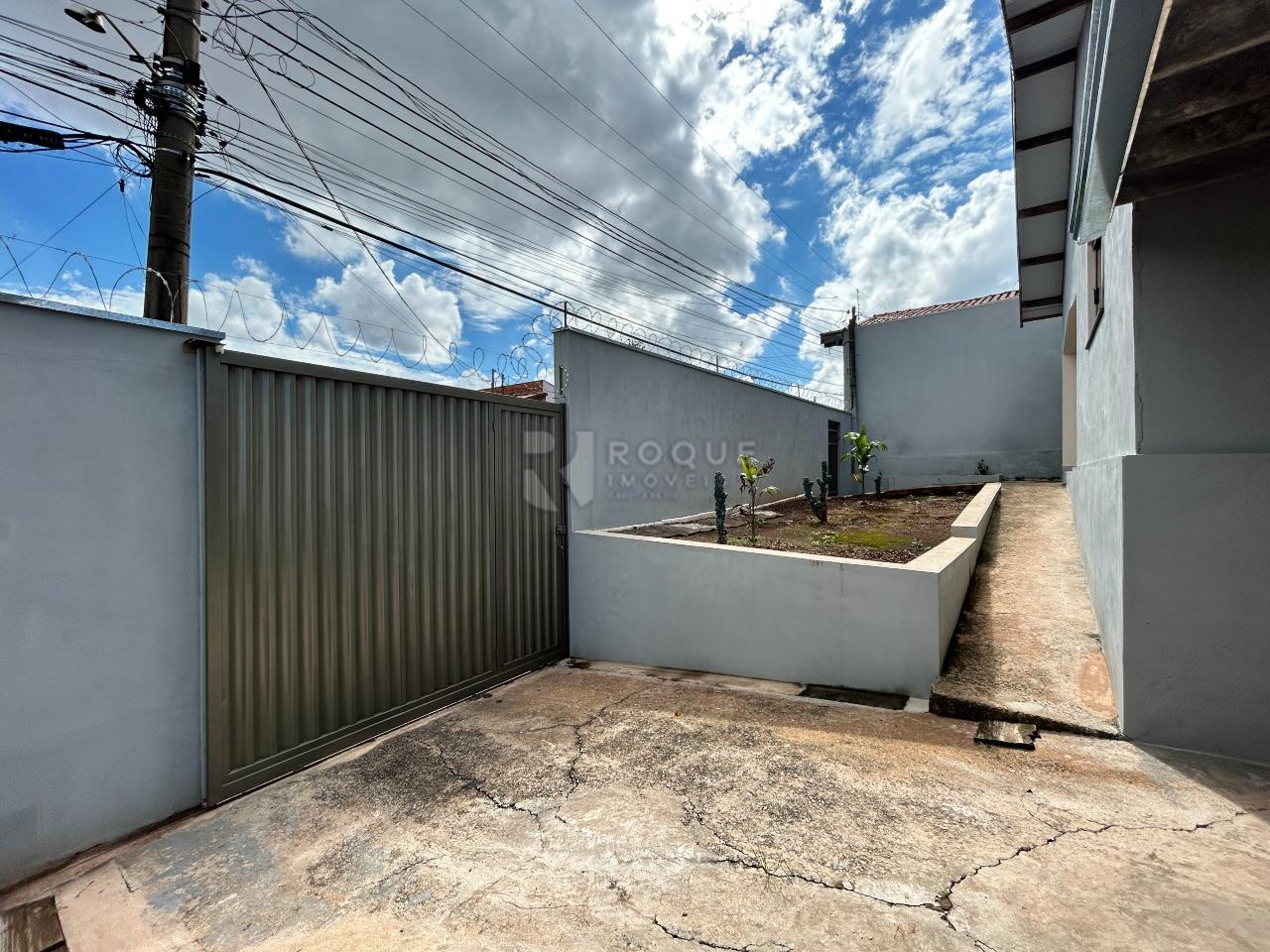 Casa Residencial para aluguel no bairro Parque Hippolyto: Garagem 