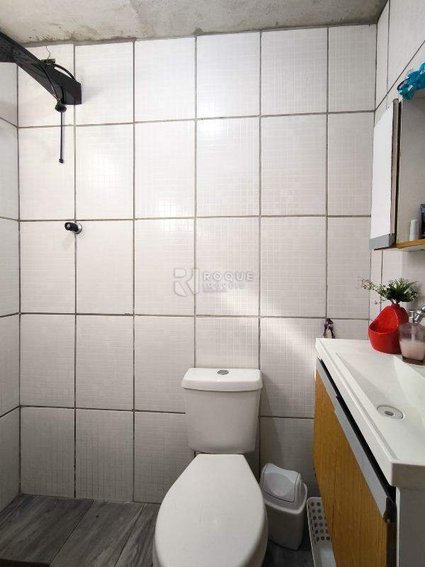 Casa Residencial à venda no bairro Jardim Residencial Santa Amália: WC SUÍTE